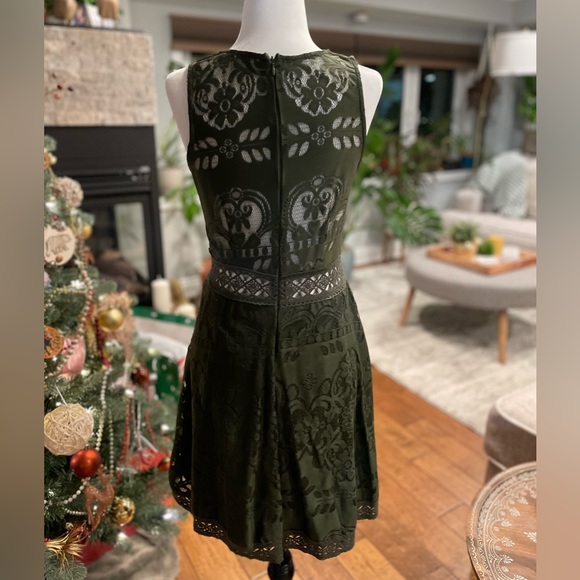 Rebellion Lace Dress - Picture 6 of 11